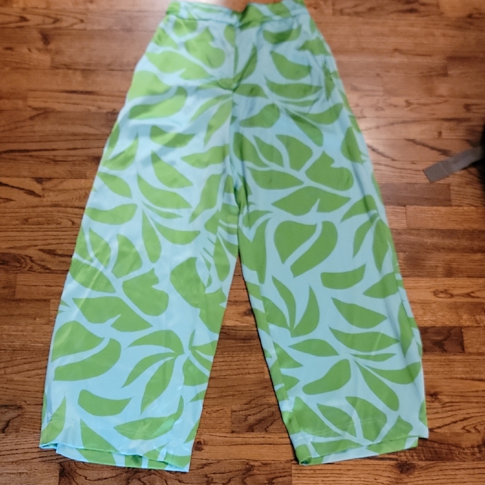 House Of Harlow Casual Pants with Green Leaf Pattern